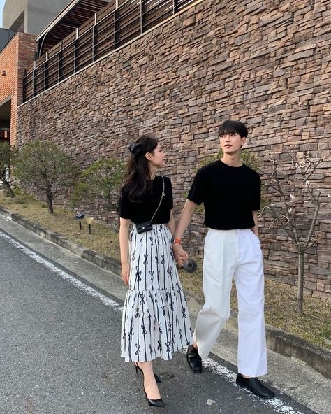 Asian Couple Matching Outfits, Couple Fits Korean, Meet Up Outfit Ideas, Korean Couple Aesthetic Outfit, Couple Outfit Korean, Meet Up Outfit, Couple Matchy Outfits, Matching Couple Outfits Korean, Cute Couple Outfits Casual