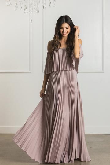 Classy Evening Gowns, Best Formal Dresses, Rok Plisket, Trendy Dresses Summer, Dresses For Weddings, Cute Maxi Dress, Boutique Maxi Dresses, Burgundy Prom Dress, Perfect Prom Dress