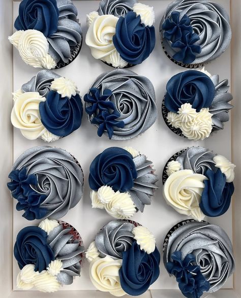 Blue Wedding Cupcakes, Cupcake Decorating Tips, Blue Cupcakes, Cupcake Cake Designs, White Cupcakes, Creative Cupcakes, Cupcake Icing, Cupcake Designs, Pretty Birthday Cakes