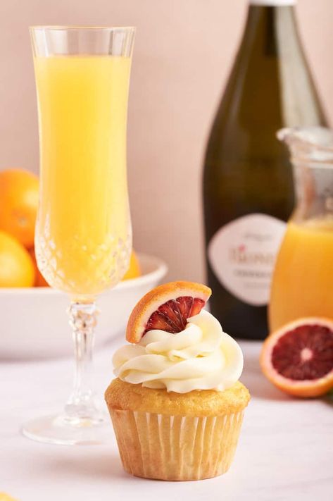 Mimosa cupcakes are the perfect blend of brunch and dessert! With Prosecco and blood orange-infused cupcake batter and buttercream frosting. Mimosa Cupcakes, Boozy Cupcakes, Meringue Buttercream, Swiss Meringue Buttercream, Bread Appetizers, Swiss Meringue, Savory Appetizer, Orange Cake, Brownie Bar