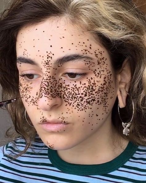 DIY freckles hack using henna! Who would try this? #repost @uglysxegirl ・・・ I start with applying carrot oil on my face. I use GOLECHA… Draw Freckles, Henna Freckles, Golecha Henna, Tattooed Freckles, Diy Henna, Freckles Makeup, Fake Freckles, Huda Kattan, Carrots Oil