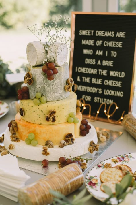 Cake Of Cheese Wedding, Cheese Wedding Cake Decoration, Cheese Board Cake Ideas, Wedding Cake Made Of Cheese, Diy Wedding Cheesecake, Cheese Board Wedding Cake, Cheese Wedding Cake Ideas, Different Wedding Cake Ideas, Instead Of Wedding Cake Ideas