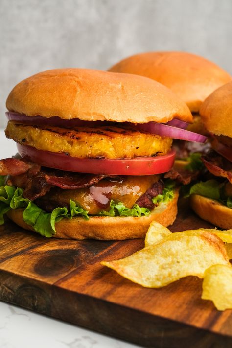 Topped with juicy grilled pineapple, bacon, and cheese, these hearty 2-hand-worthy Hawaiian Burgers are an easy fix on your grill! Hawaiian Burger, Bacon Burgers, Burger Dogs, Burger Seasoning, Bacon And Cheese, Stuffed Mini Peppers, Bacon Burger, Grilled Pineapple, Burgers Sandwiches