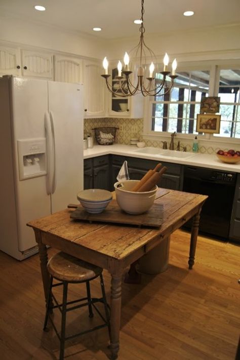 Working With: Mismatched Kitchen Appliances and a farm table {Emily A. Clark} Mismatch Appliances Kitchens, Mismatched Appliances In Kitchen, Urbane Bronze Kitchen, Appliance Colors, Mismatched Kitchen, Kitchen Cabinets Color Combination, Urbane Bronze, White Fridges, Outdated Kitchen