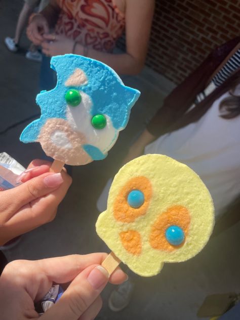 Popsicles Aesthetic, Character Popsicles, Popsicle Cartoon, Candy Ice Cream, Frozen Snack, Junk Food Snacks, Ice Cream Candy, Food Babe, Ice Cream Popsicles