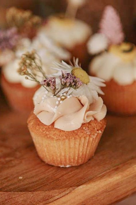 Mini Boho Cupcakes, Boho Birthday Party Food Ideas, Boho Birthday Party Food, Floral Party Food, Boho Floral Cupcakes, Boho 21st Birthday Party Ideas, Boho Flower Birthday Party, Boho Sweet 16 Party Ideas, Boho Flower Cupcakes