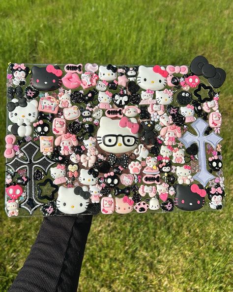 I HAD TO DO IT AGAIN😍😍😍 • • • All cases are 40% off on my Etsy right now until 9/6! Link in bio to shop🛍️🩷 • • • #junkcase #junkcases #junkphonecase #junkphonecases #macbookjunkcase #junkmacbookcase #jvnkedbybaee #explore #explorepage #explorepage✨ #sanrio #hellokitty #hellokittylover #reels Macbook Junk Case, Junk Laptop Case, Junk Wallpaper, Junky Cases, Junk Case, Cute Couple Text Messages, Diy Phone Case Design, Creative Iphone Case, Bling Ideas