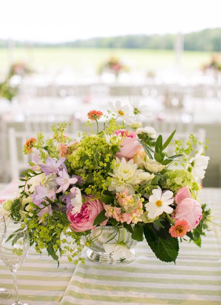 lovely.. Blush Centerpieces, Wedding Style Ideas, Blush Wedding Centerpieces, Blush Centerpiece, Wildflower Centerpieces, Elegant Garden Wedding, Wedding Flower Trends, Paper Flower Wreaths, Wedding Design Inspiration