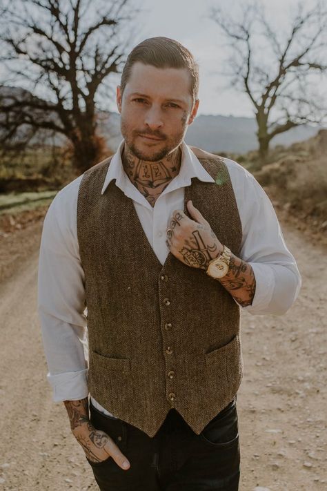 Western Vest Outfit Men, Mens Elopement Attire, Engagement Photos Outfits Men, Boho Outfits Men, Boho Engagement Photos Outfits, Boho Wedding Attire, Mens Wedding Guest Outfit, Elopement Attire, Groom Vest