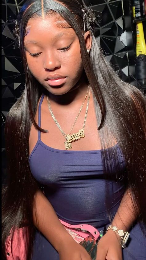 Urban Jungle: Hairstyles with an Edge for City Dwellers Straight Lace Wig Styles, Straight Frontal Hairstyles, Lace Frontal Hairstyles, Haircut Trend 2023, Hair Dye Color Ideas, Wigs Hairstyles, Lace Wigs Styles, Teenage Hairstyles, Hair Plugs