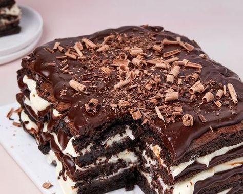 Brownie Lasagna, Chocolate Lasagna Dessert, Chocolate Lasagna Recipe, Chocolate Lasagna, Layered Desserts, Chocolate Delight, Recipes Christmas, Brownie Recipe, Trending Recipes