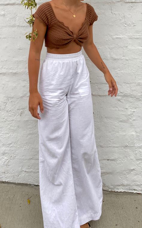 Summer beachy coastal California outfit inspo summer outfit summer 2022 Beach Bum Aesthetic Outfit, California Beach Outfit, California Summer Outfits, Sewing Outfits, Style Inspo Summer, Spain Trip, 2023 Outfits, Euro Summer, Simple Aesthetic