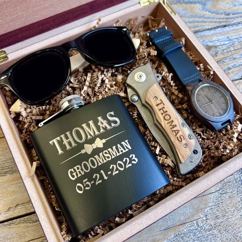 Luxury Groomsmen Gift Box Groomsmen Gifts Wedding Day, Groomsmen Proposal Box Ideas, Best Man Gift Ideas, Groom Gift Box, Groomsmen Boxes, Groomsman Proposal Box, Wedding Entourage, Bridesmaids Proposal, Engraved Watch