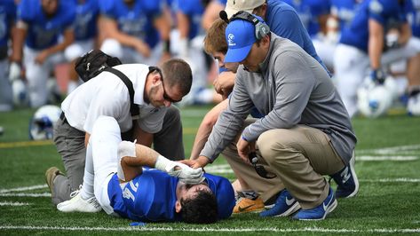 How To Become an Athletic Trainer Athletic Trainer Aesthetic Football, Athletic Training Sports Medicine, Medicine Motivation, Medicine Aesthetic, Sport Medicine, Insta Image, Basic Life Support, Exercise Physiology, Athletic Trainer