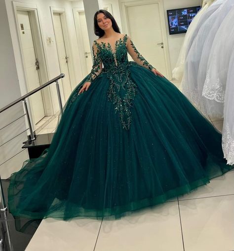 Deep Green Quinceanera Dresses, Green Emerald 15 Dress, Emerald Green Quinceanera Dresses With Silver, Gold And Emerald Dress, Dark Green Qinsenara Dresses, 15 Emerald Green Dress, Emerald Green Quince Dress Long Sleeve, 15 Dresses Emerald Green, Hunter Green Sweet 16 Dress