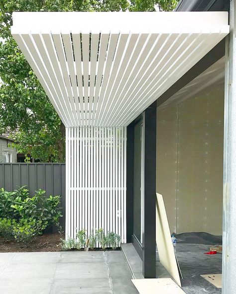 Waterfall shade structure @ Glenelg East looking all class by @davidbaptistegardendesign Pergola Screens, Waterfall Landscaping, Pool Shade, House Front Porch, Outdoor Pavilion, Pool Cabana, Patio Cover, Solar Shades, Veranda Patio