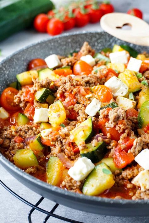 Zucchini Hackfleisch Pfanne mit Feta Zucchini Paprika, Zucchini Feta, One Pot Pasta, Feta, Zucchini, Low Carb, Food And Drink, Pasta, Healthy Recipes