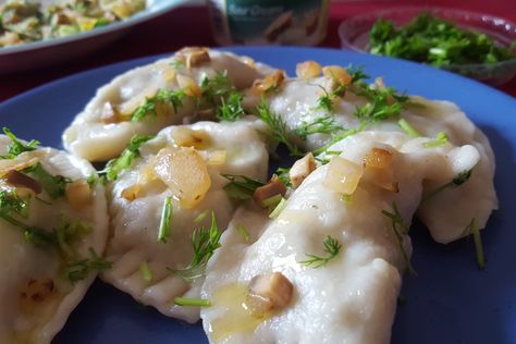 Russian Dumplings, Vegan Apps, Easy Dumplings, Europe Food, Borscht Soup, Vegan Dumplings, Russian Recipes, Food Culture, Seafood Dishes