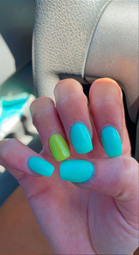 Acrylics Trendy, Green And Blue Nails Short, Green And Blue Summer Nails, Blue And Green Nails Acrylic, Nail Inspo Dip Powder, Lime And Blue Nails, Neon Green And Teal Nails, Nail Inspo Dip, Teal And Lime Green Nails