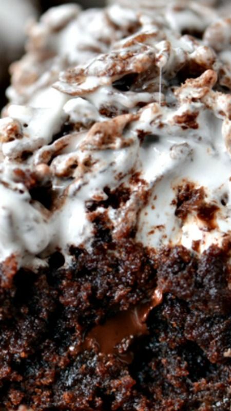 Easy Cream Cheese Recipes, Cocoa Pebbles, Ooey Gooey Cake, Blondie Dessert, Blondie Recipes, Ooey Gooey Bars, Ooey Gooey Butter Cake, Chocolate Rice Krispie Treats, Gooey Cake