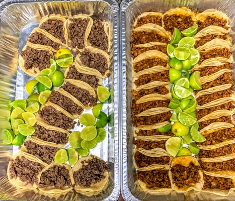 Taco Platter Parties, Taco Tray Parties Food, Taco Tray Ideas, Tacos For Party, Heart Tacos Tray, Mexican Food For A Crowd, Bday Dinner Ideas, Taco Party Food Ideas, Birthday Tacos