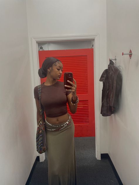 Earthly Outfits Black Women, Boho Girl Aesthetic Black Women, Erykah Badu Aesthetic Outfits, Earthy Girl Aesthetic Black Women, Room Inspo Earthy, Lauryn Hill Aesthetic Outfits, Earthy Girl Outfits Black Women, Lauryn Hill Outfits, Earth Girl Aesthetic Outfits