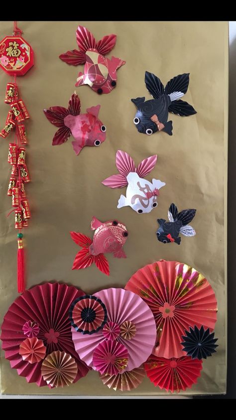 DIY Chinese new year paper decorations Diy Chinese New Year Decorations, News Years Crafts For Kids, Deco Nouvel An, Chinese New Year Crafts For Kids, Chinese Party, Chinese New Year Activities, Deco Pastel, Kerajinan Diy, New Year Diy