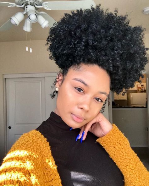 Big Afro Puff, Help Hair Growth, Natural Hair Moisturizer, Hair Puff, Beautiful Natural Hair, Pelo Afro, Natural Hair Beauty, Wash And Go, Afro Puff