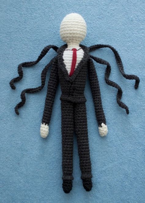 Crocheted Plushies, Alize Puffy, Scary Stuff, Slender Man, Halloween Crochet Patterns, Slenderman, Crochet Amigurumi Free, Crochet Cross, Fun Crochet Projects