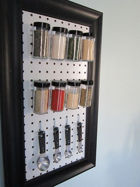 A friend of mine is moving to a new home, and she mentioned to me that she has never had a spice rack.  Around this time, I was putting together ideas for my mo… Organizing House, Pegboard Ideas, Organising Ideas, Diy Spice Rack, Oil Shelf, Towel Tray, Diy Spices, Magnetic Spice, Genius Ideas