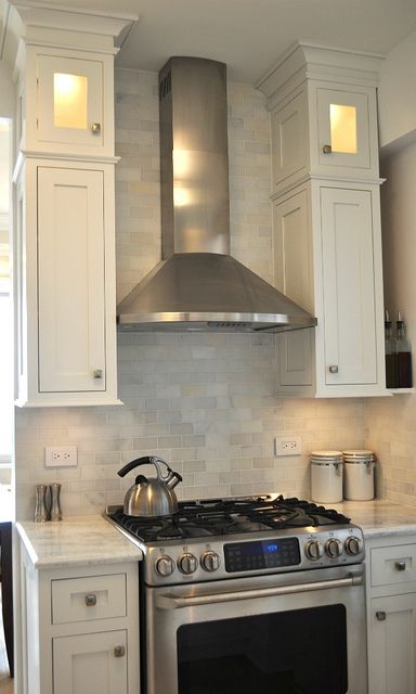 Pantry Designs, Fancy Kitchen, Kitchen Hood Design, Farmhouse Kitchen Island, Kitchen Range Hood, Kitchen Backsplash Designs, Kitchen Pantry Design, Floor Remodel, Kitchen Hoods