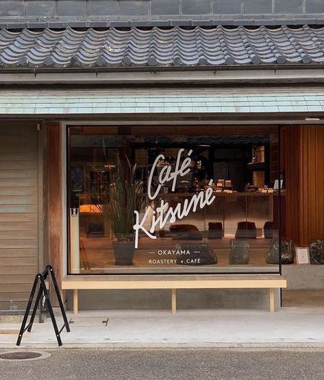 Coffee Shop Japanese Style, Japan Coffee Shop, Japanese Cafe Design, Japanese Cafe Interior, Roastery Design, Cafe Kitsune, Japan Cafe, Community Cafe, Japanese Coffee Shop