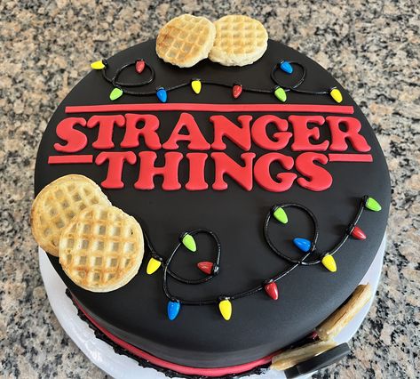 Stranger Things Pasta, Stranger Things Bday Cake, Easy Stranger Things Cake, Tarta Stranger Things, Tort Stranger Things, Stranger Things Bday, Stranger Things Cakes, Stranger Things Cake Ideas, Bolo Stranger Things