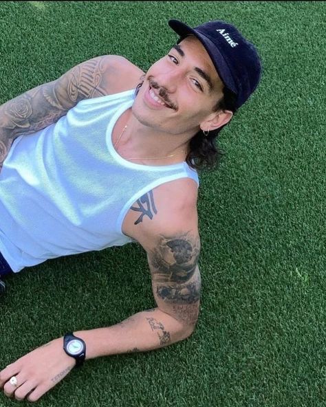 Hector Bellerin, Soccer Boyfriend, Football Fashion, Soccer Guys, Love My Man, Ideal Man, Soccer Boys, Football Boys, Fashion Aesthetics