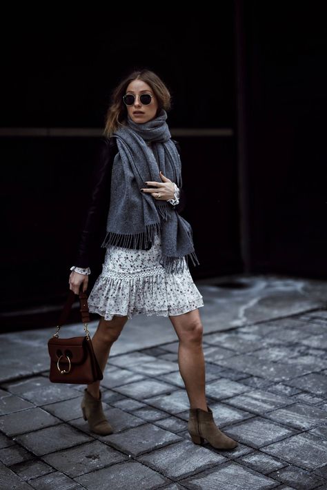 how to dress like a french girl in isabel marant dicker boots, leather jacket, jw anderson bag Isabel Marant Dicker Boots, August Diaries, Jw Anderson Bag, Styling Clothes, Beige Boots, Boots Western, Mode Boho, Cold Weather Fashion, Womens Fashion Inspiration