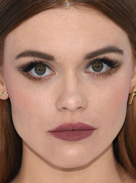 Holland Roden Makeup, Vmas 2016, Vmas Red Carpet, Gold Makeup Looks, Holland Roden, Lydia Martin, Video Music Awards, Autumn Beauty, Face Primer