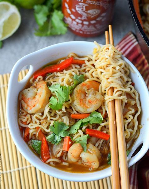 Shrimp Ramen Bowl, Spicy Shrimp Ramen, Food Photography Aesthetic, Aesthetic Food Photography, Creative Food Photography, Shrimp Ramen, Food Shoot, Asian Soups, Ramen Dishes