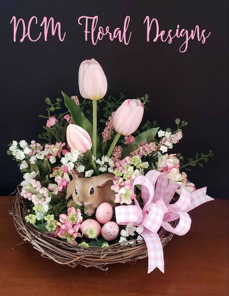 Bunny Floral Arrangements, Easter Floral Decorations, Easter Farmhouse Decor, Easter Tables, Easter Crafts To Make, Easter Bunny Centerpiece, Easter Bouquet, Easter Floral Arrangement, Easter Tree Ornaments