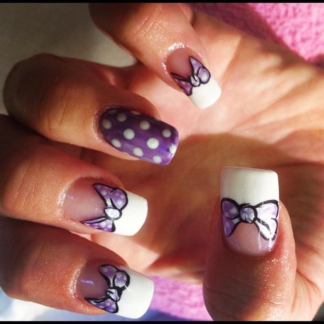 Bows inspired by Disney's Daisy Duck! Hand painted nail art, great nail art idea! Daisy Duck Nail Art, Daisy Duck Nails Disney, Daisy Duck Nails, Long Bob Haircuts With Bangs, Reveal Nails, Disneybounding Ideas, Mom Nails, Disney Dance, Gender Reveal Nails