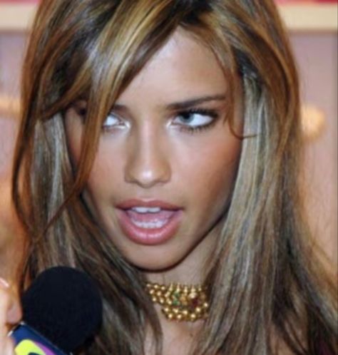 Adriana Lima Before Fame, Early 2000s Makeup, Y2k Beauty, Bold Highlights, Nostalgic Beauty, Chunky Highlights, Chateau Marmont, Sara Sampaio, Beauty Looks