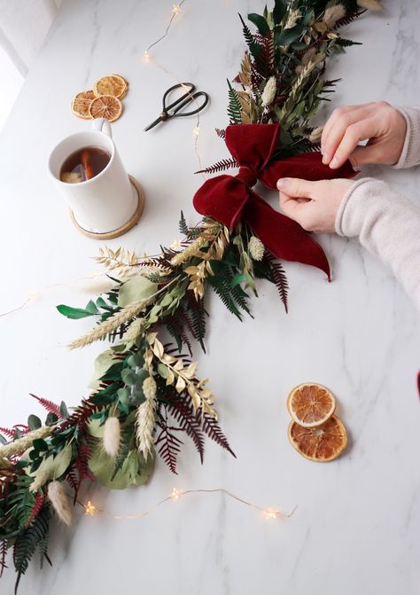 Diy Christmas Garland, Fir Christmas Tree, Real Christmas Tree, Metal Christmas Tree, Christmas Projects Diy, Christmas Trends, Christmas Wonderland, Christmas Table Settings, Christmas Decor Ideas