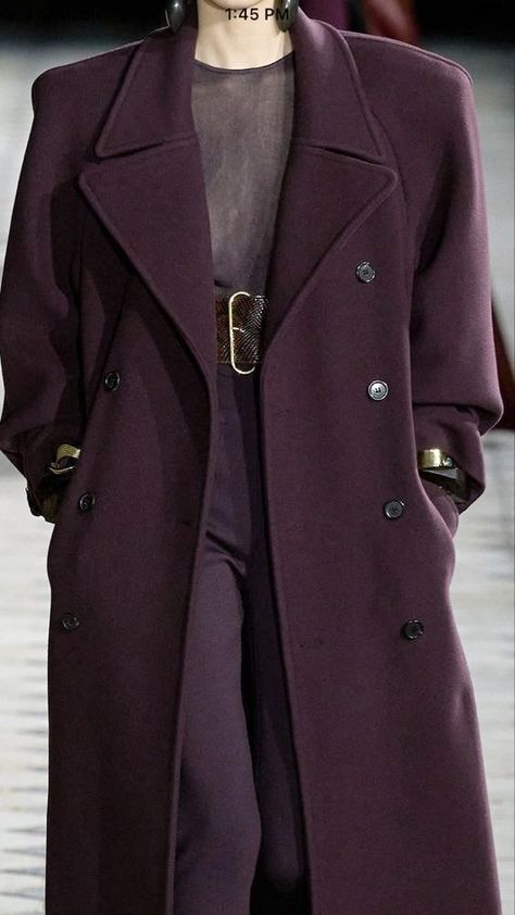 Purple Trench Coat, Color Outfits, Coat Outfit, Purple Outfits, Plum Color, Coat Outfits, Outfit Inspo Fall, Fashion Mode, Colourful Outfits