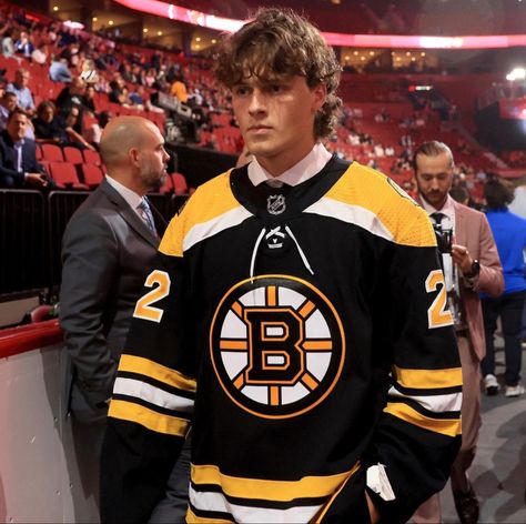 2022 ice hockey drafts, jackson edwards Blonde Nhl Players, Jackson Edward Hockey, Blonde Hockey Boy, Hockey Boy Aesthetic, Jackson Edward, Ethan Edwards Hockey, Cute Hockey Boys, Hockey Boys Aesthetic, Cute Hockey Players