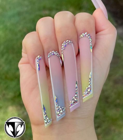 Nail Supplies & Inspo 💖 on Instagram: “@nailsbytomtom TAG #ShiningClaws for a repost 💅 . . . . . 🛒 𝕊ℍ𝕆ℙ ℕ𝕆𝕎: @shopshiningclaws ✨𝗔𝗹𝗹 𝘁𝗵𝗲 𝗵𝗼𝘁𝘁𝗲𝘀𝘁/𝗹𝗮𝘁𝗲𝘀𝘁 𝗻𝗮𝗶𝗹 𝗮𝗿𝘁 𝘁𝗿𝗲𝗻𝗱𝘀✨ 𝙂𝙡𝙞𝙩𝙩𝙚𝙧,…” Lipstick Shape Nails, Lipstick Nails Design, Lipstick Nails Shape, Nail Piercing, Va Beach, Glitter Nails Acrylic, Shape Nails, Lipstick Nails, Super Cute Nails