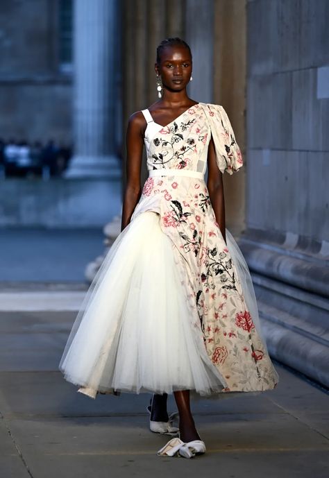 LFW: At Erdem, Royal Drapes Were Turned Into Dresses Erdem Wedding Dress, Sangjit Dress, Erdem 2023 Spring Summer, Erdem Resort 2024, Yellow Drapes, Erdem Dress Floral Prints, Duke Of Devonshire, Opera Coat, Erdem Moralioglu