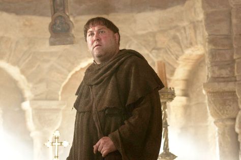 Mark Addy stars as Friar Tuck in Universal Pictures Robin Hood (2010) Robin Hood 2010, Robin Hood Costume, Friar Tuck, Famous Outlaws, Big Battle, Russell Crowe, King Richard, Aidan Turner, Modern Wedding Dress