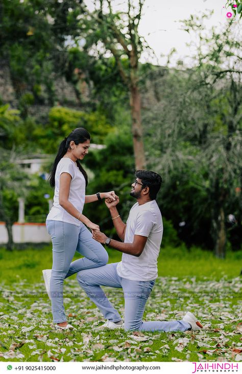 New Pre Wedding Photoshoot, Pre Wedding Photo Shoot Ideas Couple, Priweding Photos Indian, Outdoor Poses For Couples, Preeweding Shoot Outdoor, Couple Pre Wedding Photo Poses, Pre Wedding Photoshoot Outdoor Romantic, Pre Shoot Ideas, Pre Wedding Shoot Ideas Indian