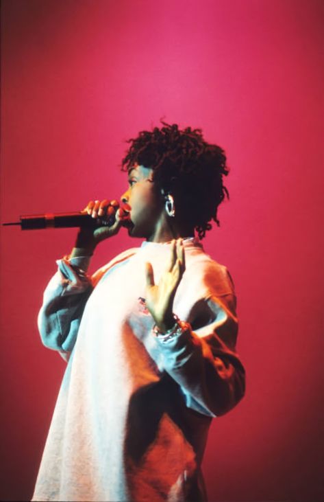 Ms Lauryn Hill, Black Music Artists, Lauren Hill, Aesthetic Dump, 90s Wallpaper, Acting Tips, Lauryn Hill, Black Music, Cat Wallpaper