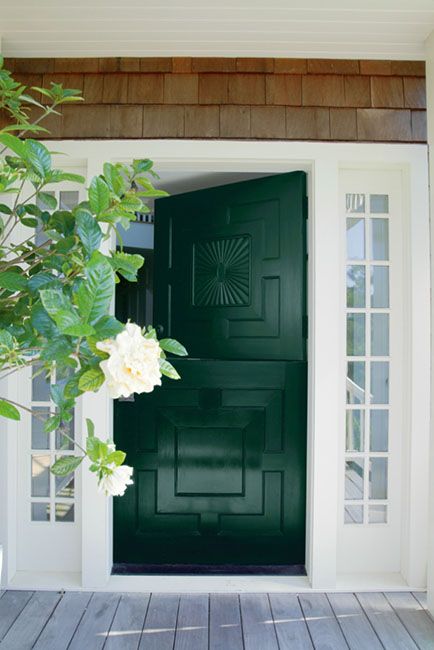 FRONT ENTRANCE IDEAS & INSPIRATION - Benjamin Moore's Forest Green 2047-10. Via @benjamin_moore Dutch Doors Exterior, Green Front Doors, Front Door Paint Colors, Door Colors, Door Paint Colors, Pintura Exterior, Painted Front Doors, Dutch Door, Front Door Colors