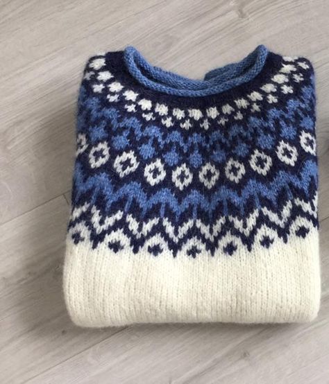 Riddari Color Combos, Diy Cardigan, Norwegian Knitting, Knitting Hacks, Knitting Pin, Creative Knitting, Fair Isle Knitting Patterns, Fair Isles, Knitwear Fashion